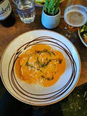 Daily's Cafe & Bistro