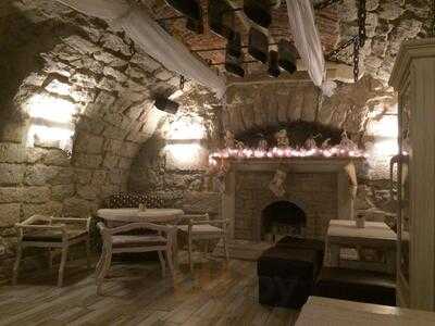 Bar B.q. Restaurant Bar Karaoke