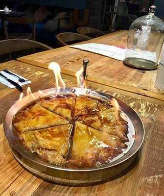 L'amour De Trois. Pancakes, Wine, Cinema