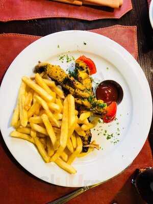 Golden Lion Irish Pub