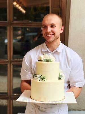 Doubledecker Cake & Coffee