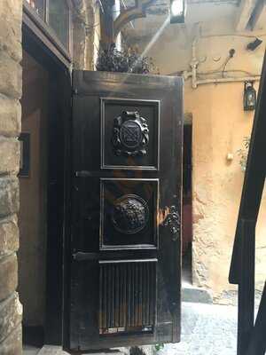 Pid Sinyoyu Plyashkoyu