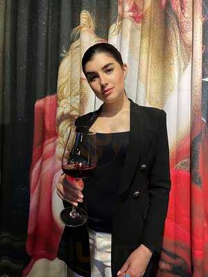 Tolstiy & Tonkiy Restaurant