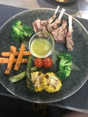 Tolstiy & Tonkiy Restaurant