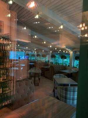 Monet Restaurant&wine Boutique