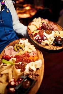 Cntr Restaurant & Entertainment