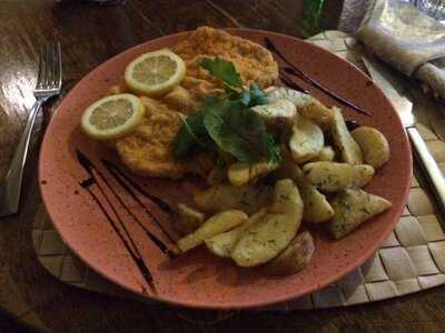 Dom Bergonie Art Cafe