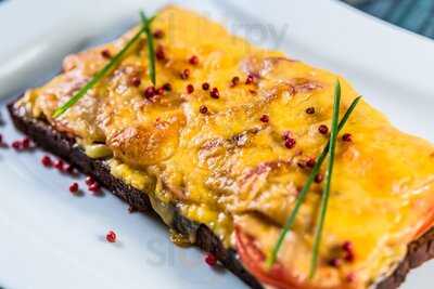 Dom Bergonie Art Cafe