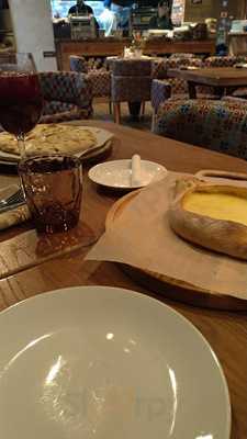 Khachapuri I Vino