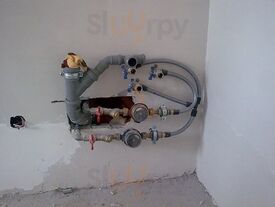 Black Bull Pub & Karaoke