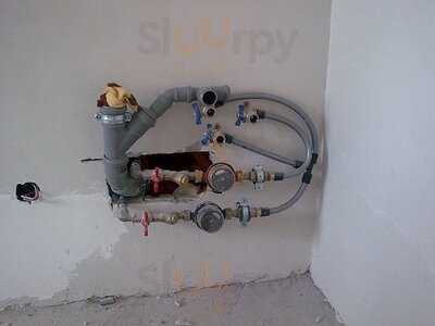 Black Bull Pub & Karaoke