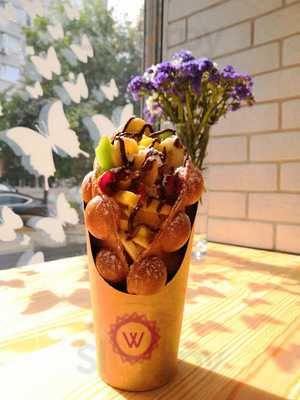 Drinks & Waffles Hub